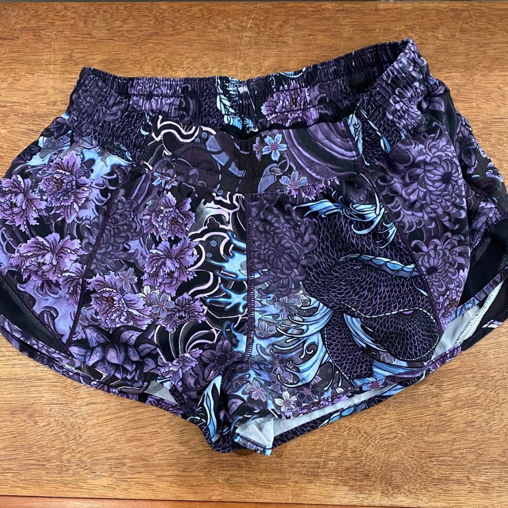 Lululemon Hotty Hot Short II *2.5" Memoir Multi Purple / Black - Picture 5 of 8